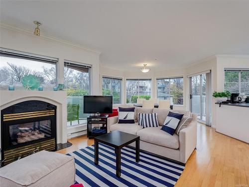 209-405 Quebec St, Victoria, BC - Indoor Photo Showing Living Room With Fireplace