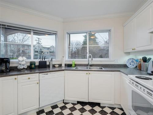 209-405 Quebec St, Victoria, BC - Indoor Photo Showing Kitchen With Double Sink