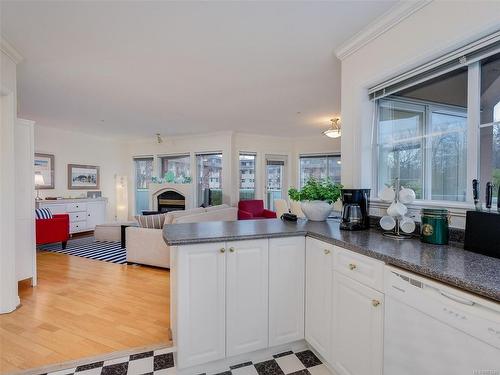 209-405 Quebec St, Victoria, BC - Indoor Photo Showing Kitchen