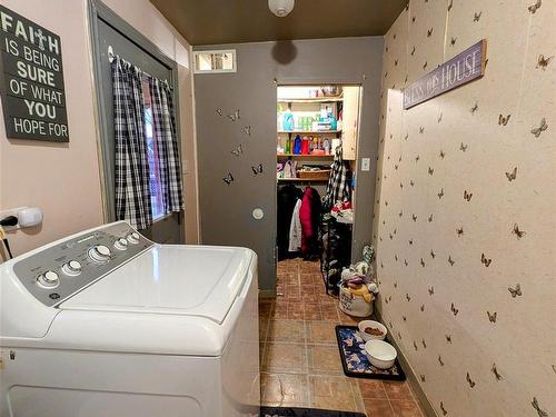 910 Alberta Street, Thunder Bay, ON - Indoor Photo Showing Laundry Room