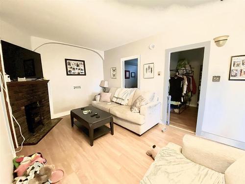 395 Hebert Street, Thunder Bay, ON - Indoor Photo Showing Living Room With Fireplace