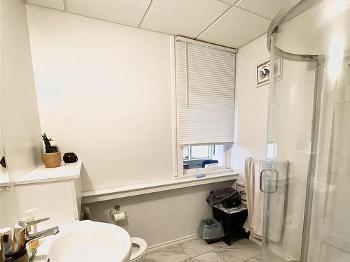 395 Hebert Street, Thunder Bay, ON - Indoor Photo Showing Bathroom