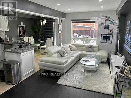 3155 Cabano Crescent, Mississauga, ON - Indoor Photo Showing Living Room