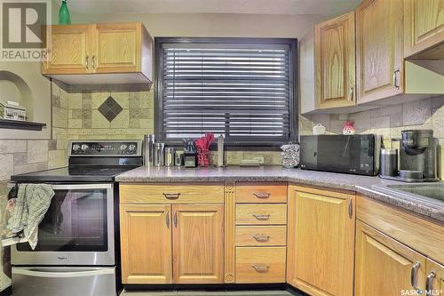 2845 Athol Street, Regina, SK - Indoor Photo Showing Kitchen