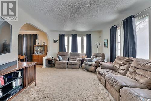 2845 Athol Street, Regina, SK - Indoor Photo Showing Living Room