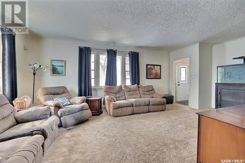 2845 Athol Street, Regina, SK - Indoor Photo Showing Living Room