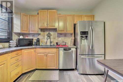 2845 Athol Street, Regina, SK - Indoor Photo Showing Kitchen