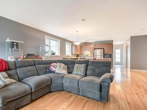 Living room - 7902 Boul. Lévesque E., Laval (Duvernay), QC - Indoor Photo Showing Living Room