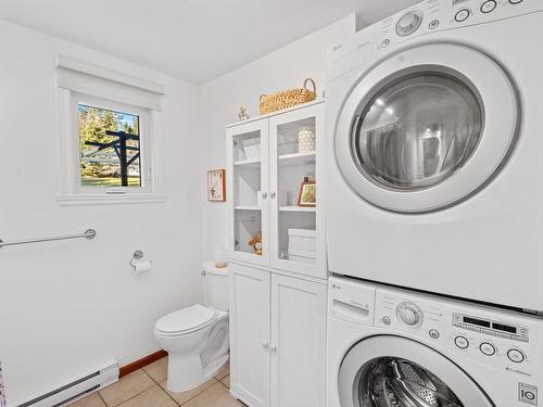 Salle de lavage - 1935 Rue Des Lilas, Val-David, QC - Indoor Photo Showing Laundry Room