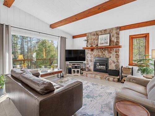 Salon - 1935 Rue Des Lilas, Val-David, QC - Indoor Photo Showing Living Room With Fireplace