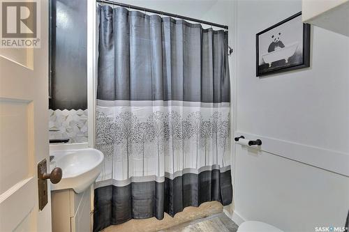 1530 Montague Street, Regina, SK - Indoor Photo Showing Bathroom