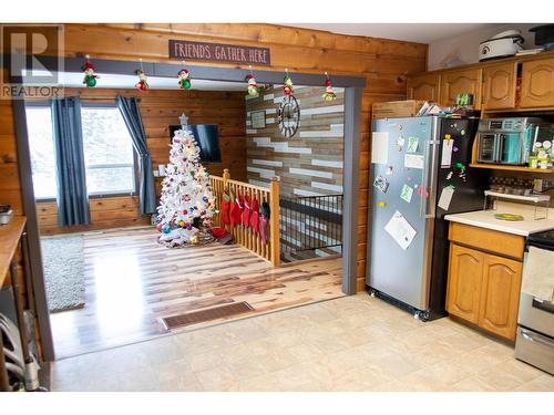 1344 Lakeview Drive, Quesnel, BC - Indoor Photo Showing Kitchen