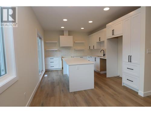 802 4274 22Nd Avenue, Prince George, BC - Indoor Photo Showing Kitchen