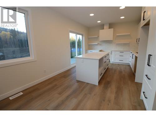 802 4274 22Nd Avenue, Prince George, BC - Indoor Photo Showing Kitchen