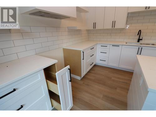 802 4274 22Nd Avenue, Prince George, BC - Indoor Photo Showing Kitchen