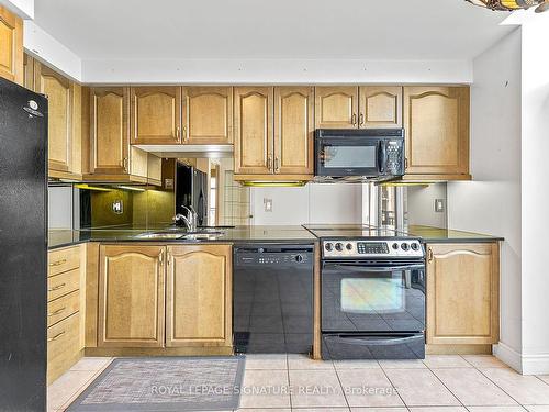 1506-1101 Leslie St, Toronto, ON - Indoor Photo Showing Kitchen