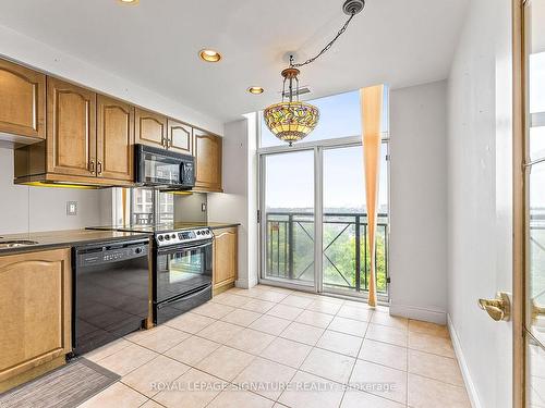 1506-1101 Leslie St, Toronto, ON - Indoor Photo Showing Kitchen