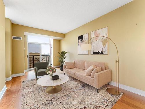 1506-1101 Leslie St, Toronto, ON - Indoor Photo Showing Living Room