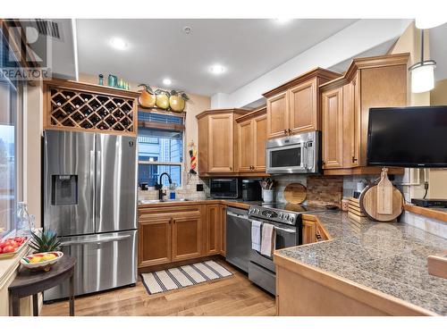 2760 Auburn Road Unit# 103 Lot# Lot 72, West Kelowna, BC - Indoor Photo Showing Kitchen With Stainless Steel Kitchen