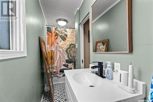 2231 Coy Avenue, Saskatoon, SK - Indoor Photo Showing Bathroom