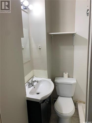 301 Cheadle Street E, Swift Current, SK - Indoor Photo Showing Bathroom