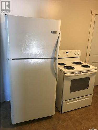 301 Cheadle Street E, Swift Current, SK - Indoor Photo Showing Kitchen