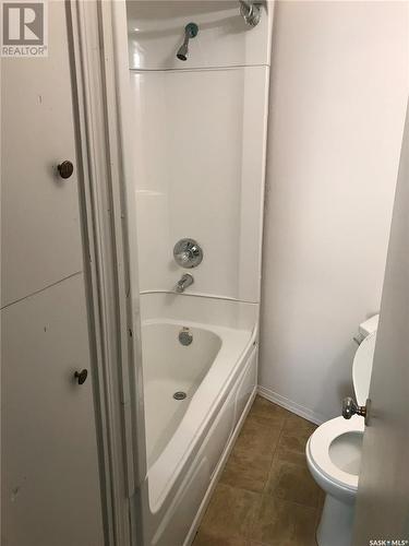 301 Cheadle Street E, Swift Current, SK - Indoor Photo Showing Bathroom