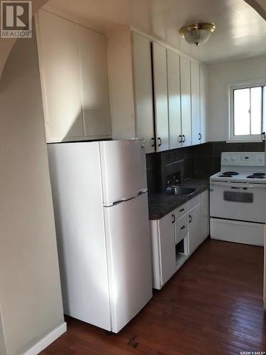 301 Cheadle Street E, Swift Current, SK - Indoor Photo Showing Kitchen