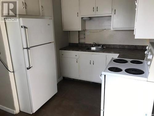 301 Cheadle Street E, Swift Current, SK - Indoor Photo Showing Kitchen