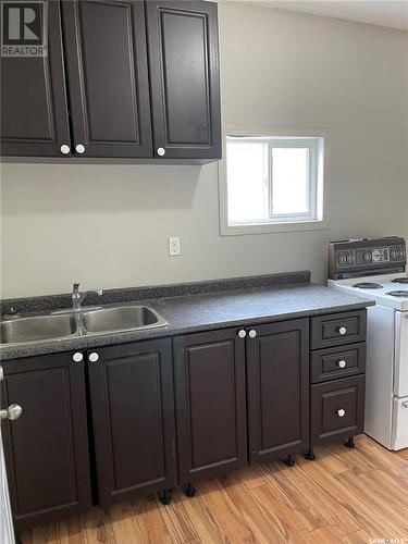 301 Cheadle Street E, Swift Current, SK - Indoor Photo Showing Kitchen With Double Sink