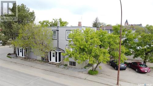 301 Cheadle Street E, Swift Current, SK - Outdoor