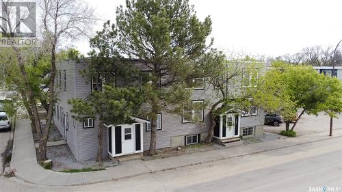 301 Cheadle Street E, Swift Current, SK - Outdoor