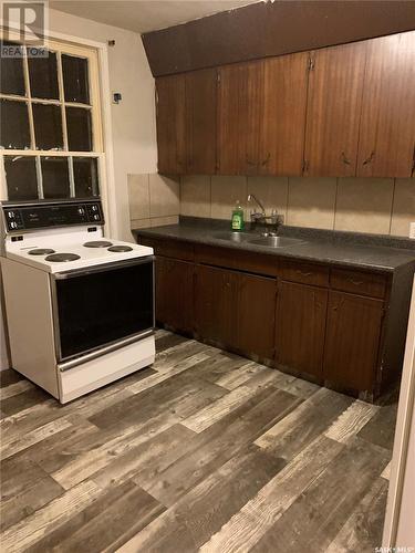 301 Cheadle Street E, Swift Current, SK - Indoor Photo Showing Kitchen