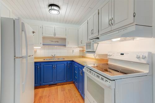 6040 Ellison Avenue, Peachland, BC - Indoor Photo Showing Kitchen With Double Sink