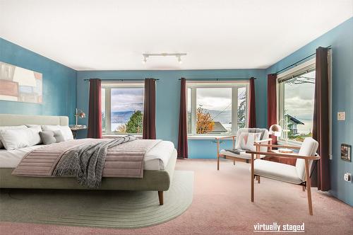 6040 Ellison Avenue, Peachland, BC - Indoor Photo Showing Bedroom