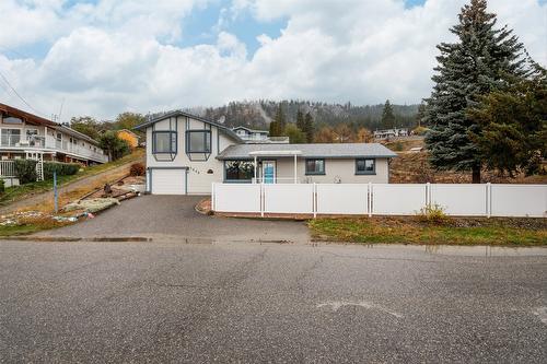 6040 Ellison Avenue, Peachland, BC - Outdoor