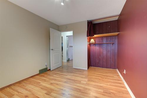 6040 Ellison Avenue, Peachland, BC - Indoor Photo Showing Other Room