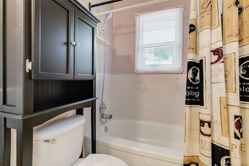 6040 Ellison Avenue, Peachland, BC - Indoor Photo Showing Bathroom