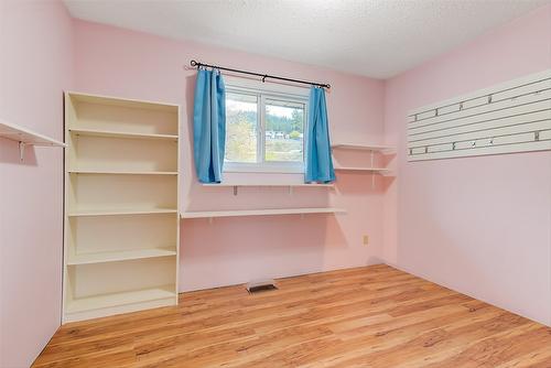 6040 Ellison Avenue, Peachland, BC - Indoor Photo Showing Other Room