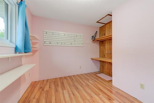 6040 Ellison Avenue, Peachland, BC - Indoor Photo Showing Other Room