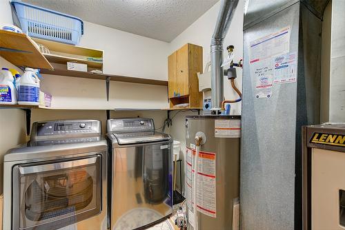 6040 Ellison Avenue, Peachland, BC - Indoor Photo Showing Laundry Room