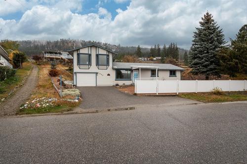 6040 Ellison Avenue, Peachland, BC - Outdoor