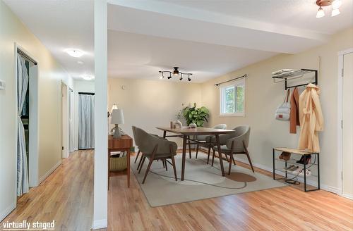 6040 Ellison Avenue, Peachland, BC - Indoor Photo Showing Dining Room