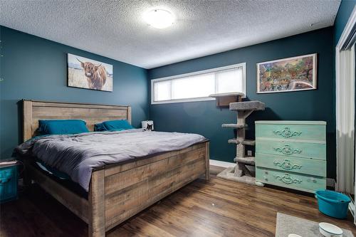 5419 27 Avenue, Vernon, BC - Indoor Photo Showing Bedroom