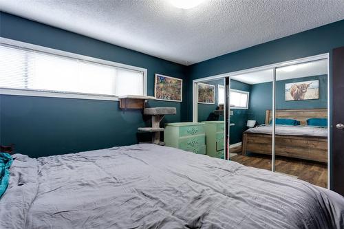 5419 27 Avenue, Vernon, BC - Indoor Photo Showing Bedroom