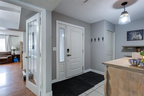 5419 27 Avenue, Vernon, BC - Indoor Photo Showing Other Room