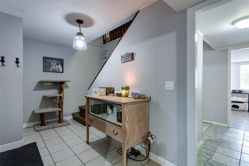 5419 27 Avenue, Vernon, BC - Indoor Photo Showing Other Room