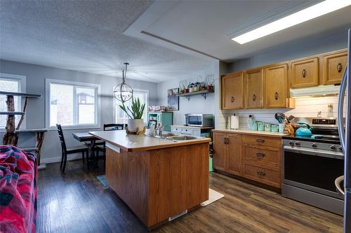 5419 27 Avenue, Vernon, BC - Indoor Photo Showing Kitchen