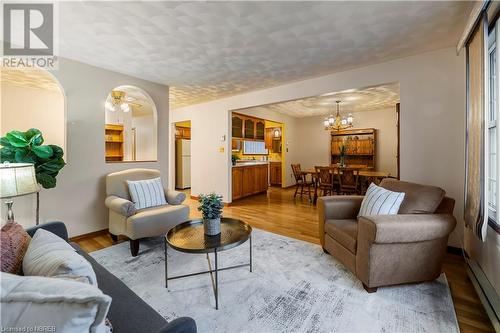 831 O'Brien Street, North Bay, ON - Indoor Photo Showing Living Room