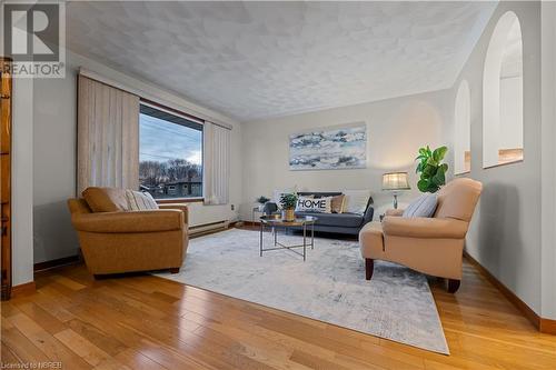 831 O'Brien Street, North Bay, ON - Indoor Photo Showing Living Room